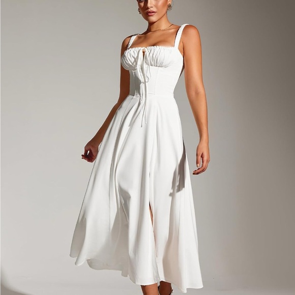Elegant White Sleeveless Dress - Picture 3 of 7